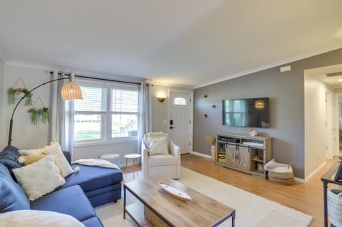 Three Oaks Home with Guest House - 8 Mi to Beach! House in Three Oaks