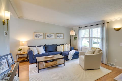 Three Oaks Home with Guest House - 8 Mi to Beach! House in Three Oaks