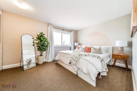 Bed, Photo of the whole room, Bedroom, towels, wardrobe