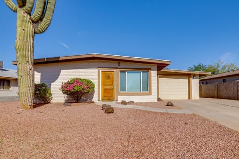 2 Mi to ASU Campus! Game Day Hub with Patio House in Tempe