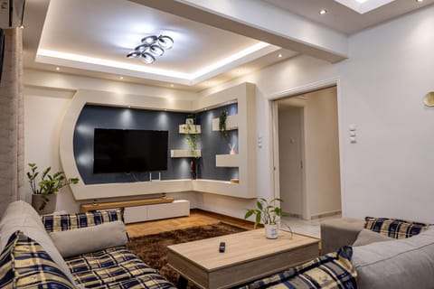 TV and multimedia, Living room, Seating area, Evening entertainment