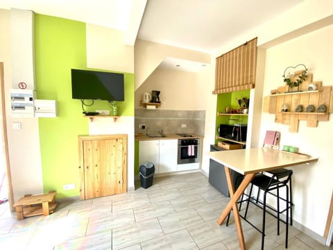 TV and multimedia, Coffee/tea facilities, Kitchen or kitchenette, Seating area, Dining area, oven, pet friendly, stove