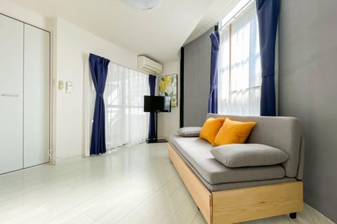 TV and multimedia, Living room, Seating area, air conditioner