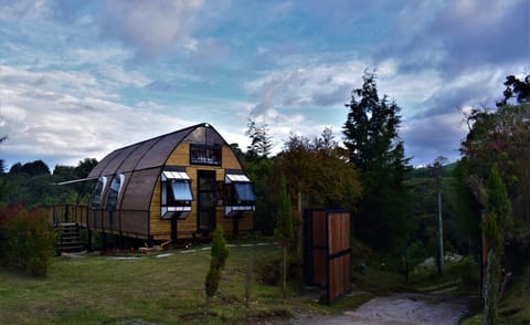 Property building, Facade/entrance, Day, Natural landscape, Garden, Garden, City view, Garden view, Mountain view