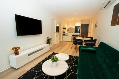 Kitchen or kitchenette, Living room, Seating area, air conditioner
