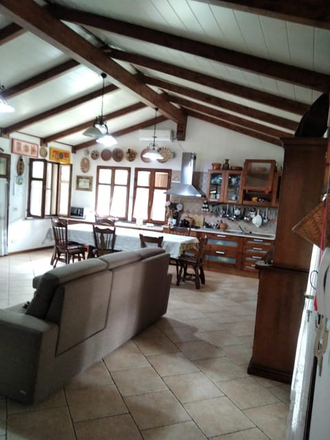 Kitchen or kitchenette, Living room