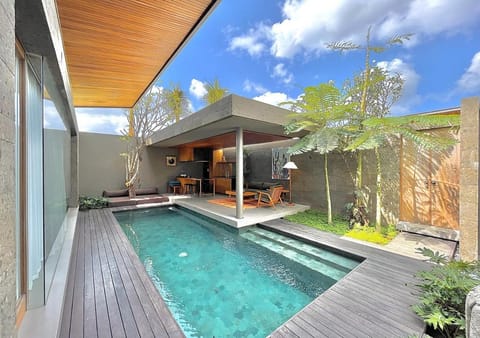 Living room, Swimming pool, kitchen