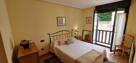 Bed, Balcony/Terrace, Photo of the whole room, Bedroom