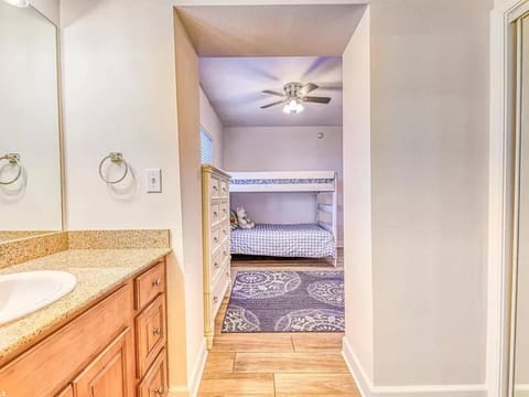 Sanibel, sleeps 12, Gulf Views Apartment in West Beach