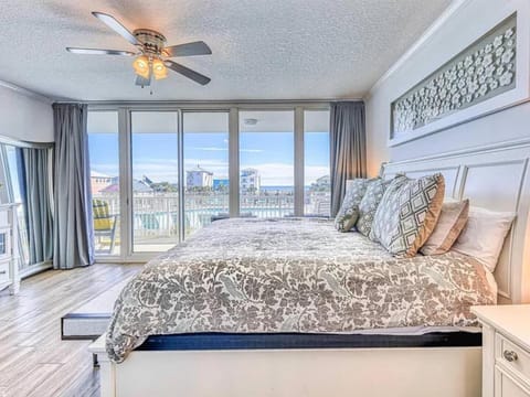 Sanibel, sleeps 12, Gulf Views Apartment in West Beach