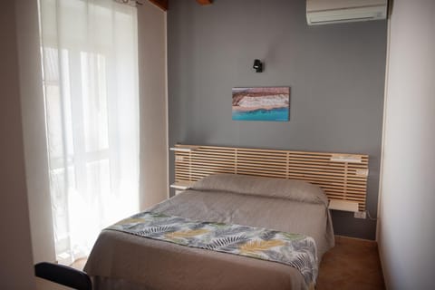 Bed, Photo of the whole room, Bedroom, air conditioner
