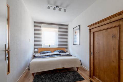 Bed, Bedroom, wardrobe