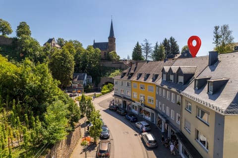Property building, Neighbourhood, City view, Street view, Location