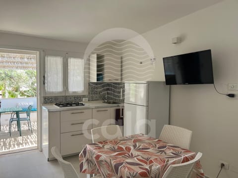 Kitchen or kitchenette, Dining area, kitchen