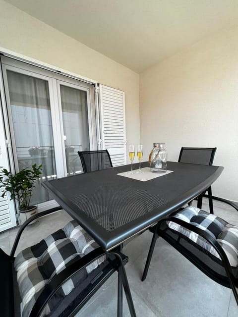 Seating area, Dinner