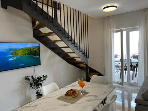 Decorative detail, Breakfast