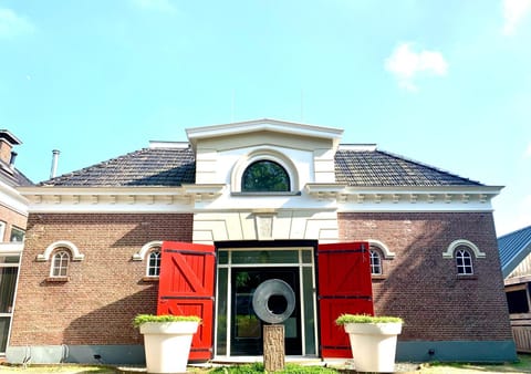 Property building, Facade/entrance, Day