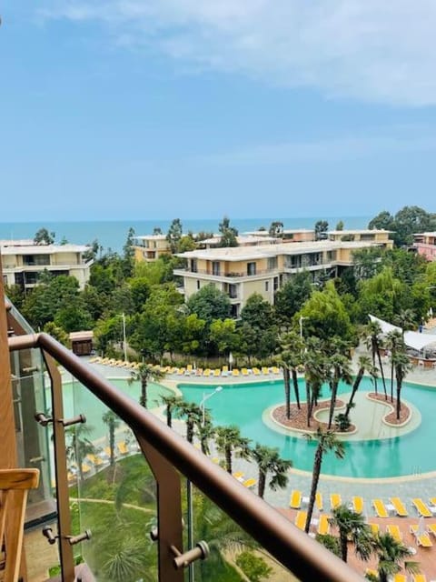 View (from property/room), Balcony/Terrace, Pool view, Sea view