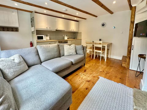 Living room, Dining area, kitchen
