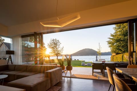 Staff, Natural landscape, BBQ facilities, Garden, View (from property/room), Balcony/Terrace, Living room, Seating area, Dining area, Garden view, Lake view, Mountain view, Area and facilities, Sunset