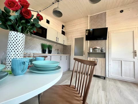 TV and multimedia, Kitchen or kitchenette, Living room, Dining area