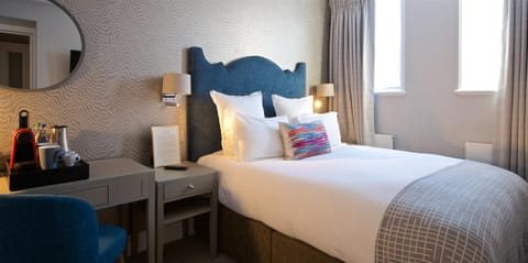 Bed, Coffee/tea facilities, Photo of the whole room, Seating area, Bedroom, heating