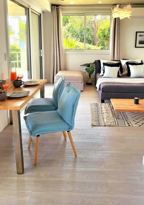 Seating area, Bedroom