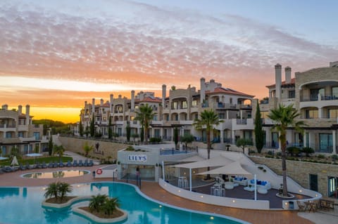 Property building, Pool view, Swimming pool, Sunset, sunbed