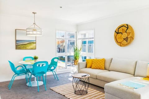 Seas the Day by Cardo - La Jolla Beachfront Apartment in La Jolla