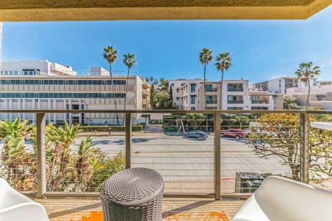 Seas the Day by Cardo - La Jolla Beachfront Apartment in La Jolla