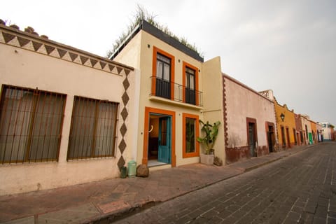 Property building, Day, Neighbourhood