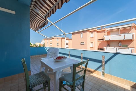 Property building, Day, View (from property/room), Balcony/Terrace, Dining area