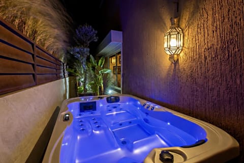 Hot Tub, Hot Tub