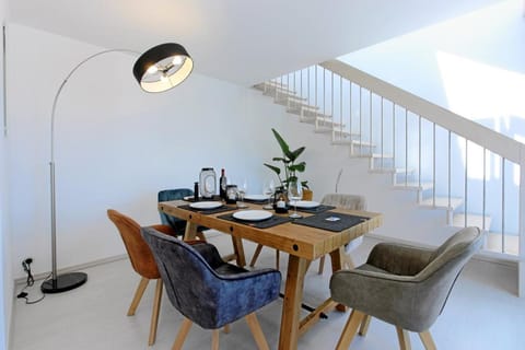 Food and drinks, Food and drinks, Seating area, Dining area, Food, Drinks, kitchen