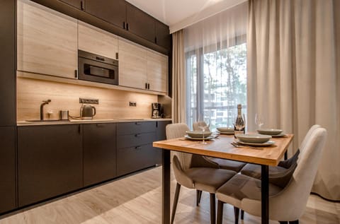 Kitchen or kitchenette, Dining area, kitchen