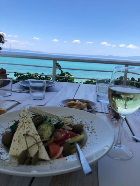 Natural landscape, Food and drinks, Sea view, Lunch