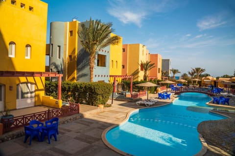 Property building, Day, Evening entertainment, Pool view, Swimming pool, sunbed