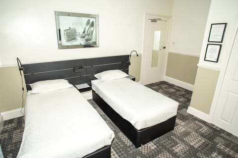 Jewells Guest Accommodation Bed and Breakfast in Plymouth