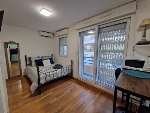 Photo of the whole room, air conditioner