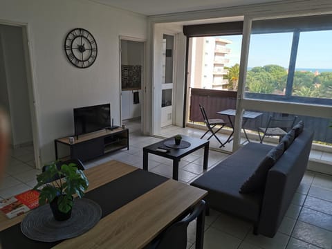 Communal lounge/ TV room, TV and multimedia, View (from property/room), Balcony/Terrace, Kitchen or kitchenette, Living room, Seating area, Dining area, minibar, pet friendly