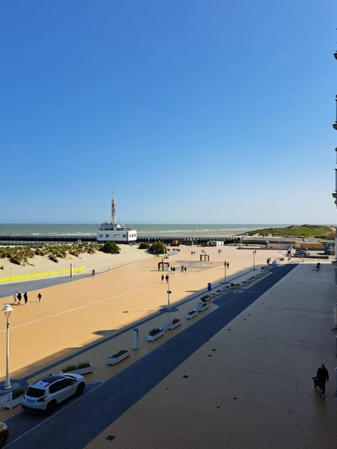 Neighbourhood, Beach