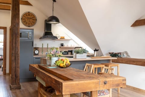 Kitchen or kitchenette, Seating area, Dining area, minibar