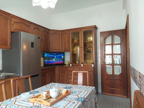 TV and multimedia, Dining area, Lunch, kitchen