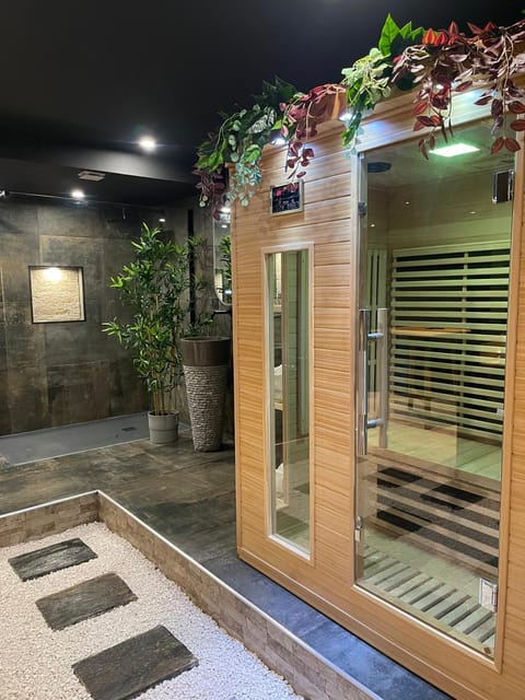 Spa & Love Exotic - Balnéo - Sauna - Parking Apartment in Clermont-Ferrand