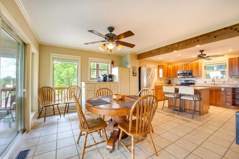 Eagle Rock Gem on Table Rock Lake with Decks and Grill House in Roaring River Township