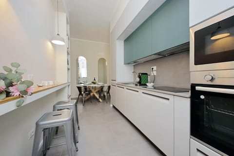 Kitchen or kitchenette, Dining area, Communal kitchen, minibar