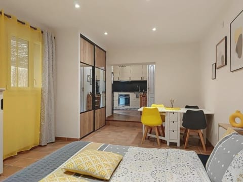 Cabanon provençal House in Rochefort-du-Gard