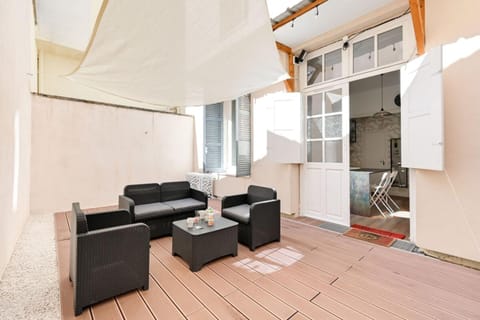 The Valmy Retreat Peaceful & Private Terrace Apartment in Lyon
