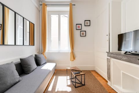 The Valmy Retreat Peaceful & Private Terrace Apartment in Lyon