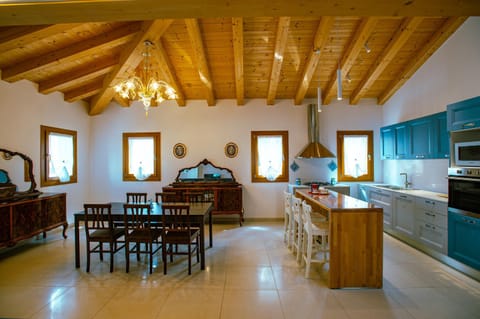 Kitchen or kitchenette, Living room, Seating area, Dining area, stove